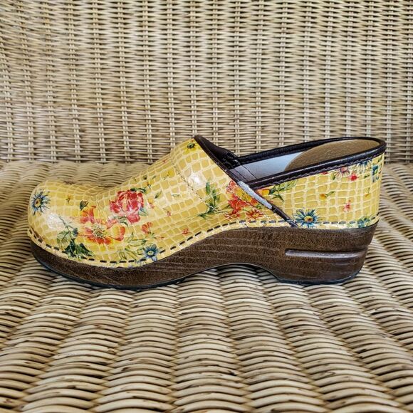 Dansko Yellow Floral Clogs Alligator Crocodile Comfort Women's Size 38 US 7.5-8 - Picture 3 of 10